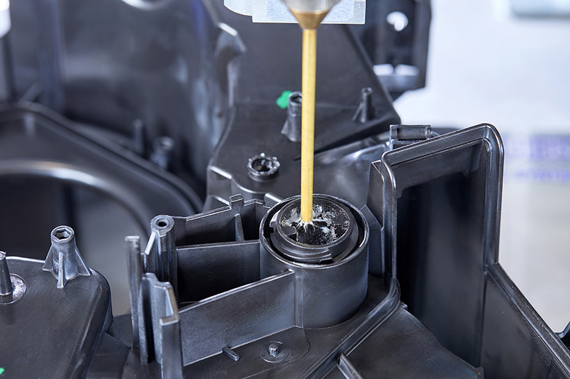 Automated grease spray into hole for shaft insertion - NEUBOR