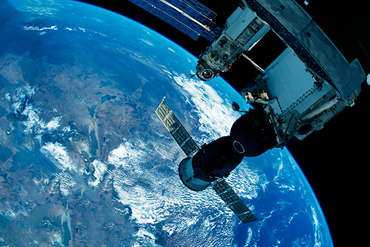 Specialized grease dispensing for aerospace actuators and cockpit mechanisms - NEUBOR